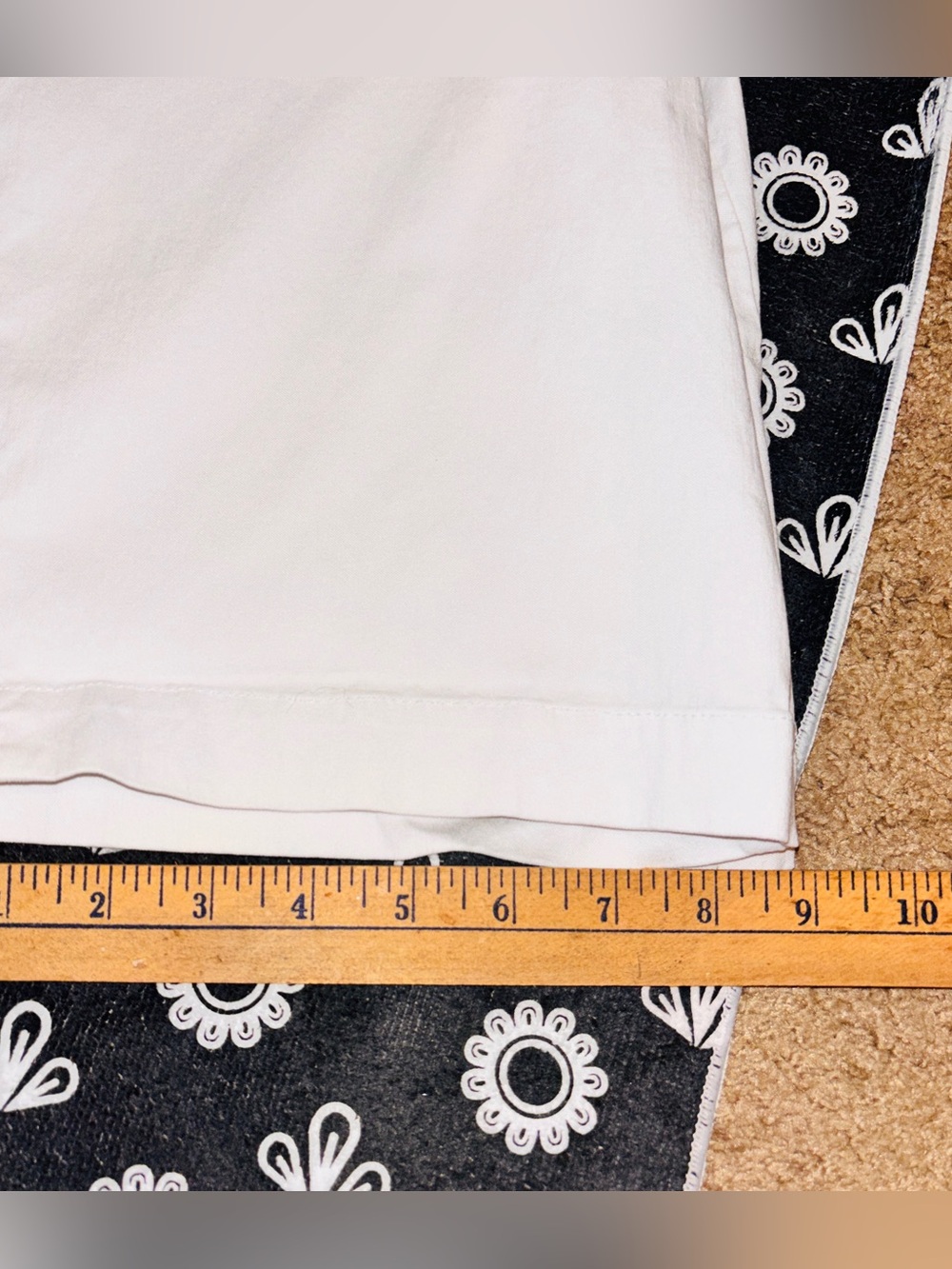 ✨ Kim Rogers White Stretch Shorts — Size 12 ✨ - Picture 5 of 7